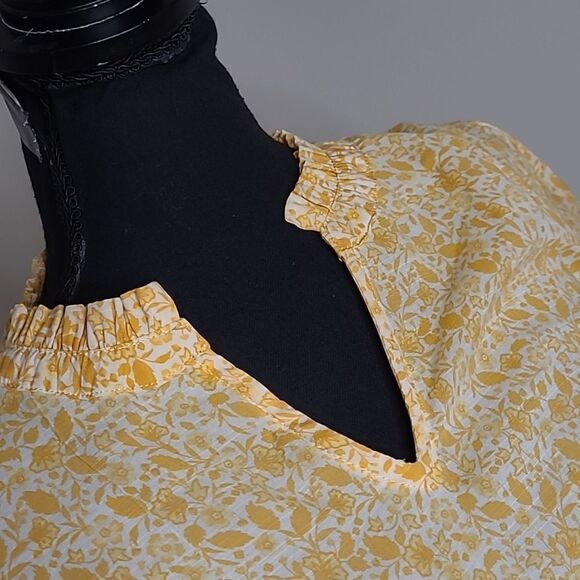 Kim Roger's sz M yellow flowers on cream background blouse - Picture 2 of 9